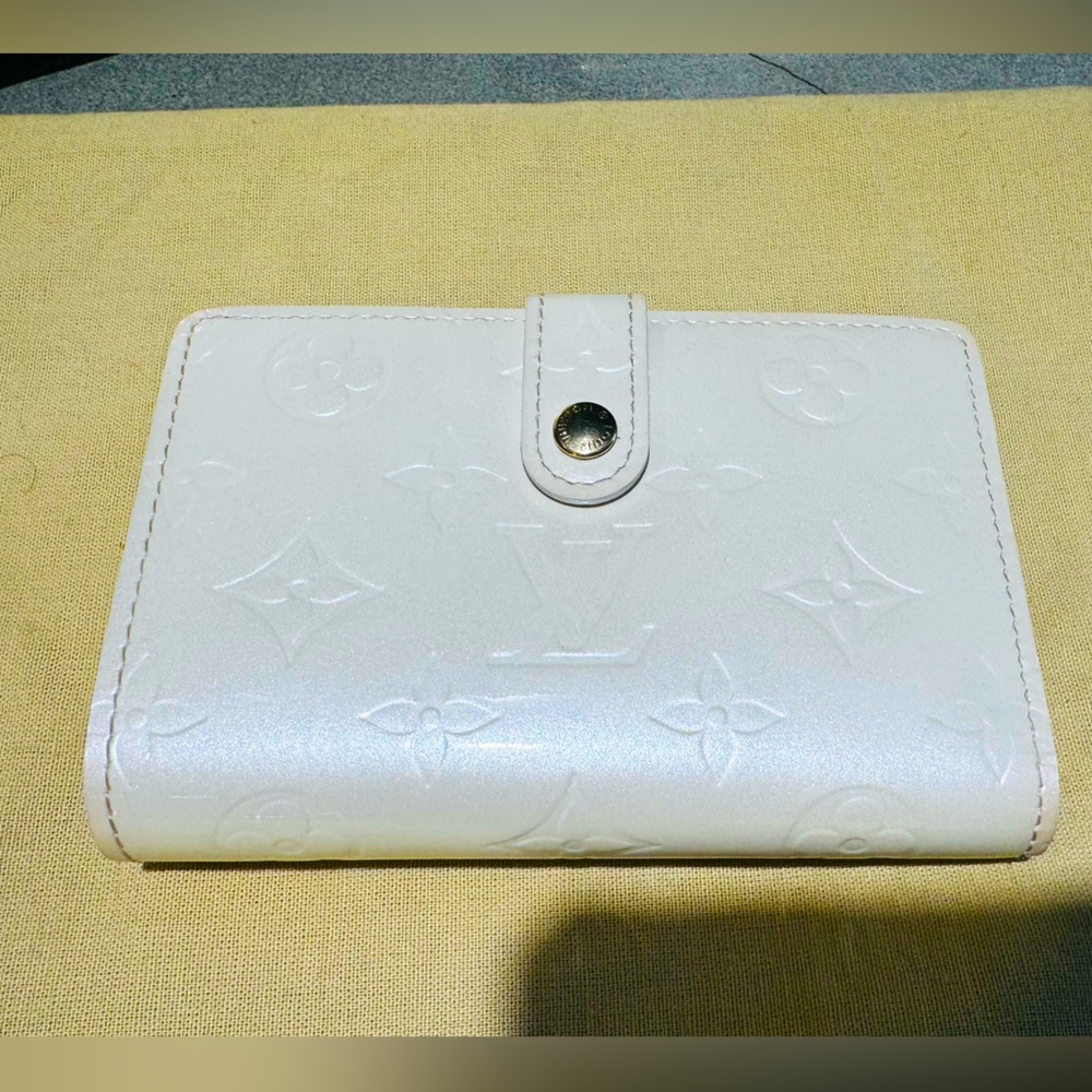 Louis Vuitton Pearl Patent Vernis Monogram Wallet